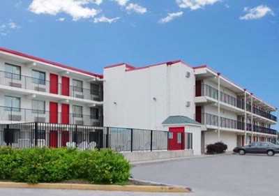 Days Inn & Suites By Wyndham Indianapolis Airport East ภายนอก รูปภาพ