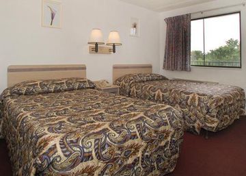 Days Inn & Suites By Wyndham Indianapolis Airport East ภายนอก รูปภาพ